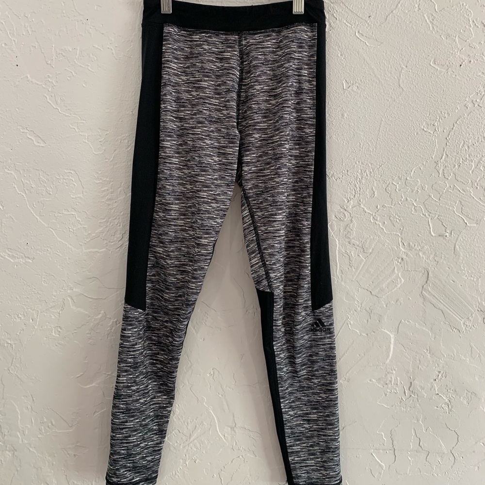 Adidas Girls Yoga Pants. Size M (10/12)